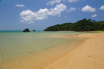 Япония, остров Исигаки, пляж Sunset Beach