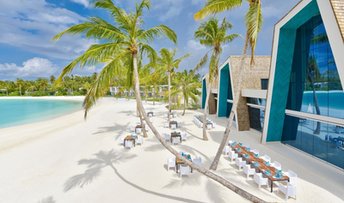 Maldives, Dhaalu atoll, Kandima beach