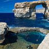 Мальта, остров Гозо (Гоцо), скала Azure Window, дайверы