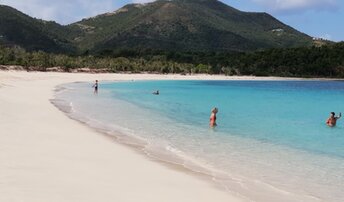 BVI, Beef Island, Long Bay beach, left