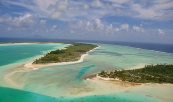 French Polynesia, Tupai island, two motus