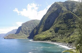 Hawaii, Molokai island, scenic mountains