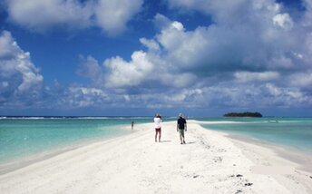 French Polynesia, Arutua Atoll, sandspit