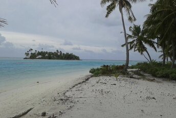 French Polynesia, Kaukura Atoll, beach