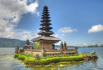 Indonesia, Bali, temple on the lake